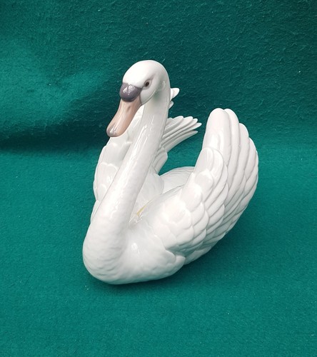 Lladro spanish open wings swan - spanish,