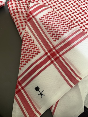 Neutral red alkhatt modern - neutral,