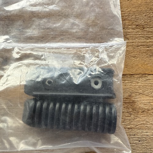 Suzuki rear foot peg runners - rear,