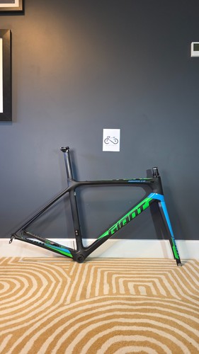 Stunning black green blue - stunning,