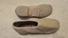 Bloch Girls split sole tan/nude jazz shoes. Size bloch 13.5 (UK 12)