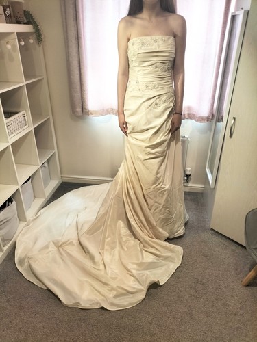 Wedding dress with - , in
