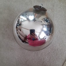 A VINTAGE SILVER COLOURED MIRRORED WITCHES BALL