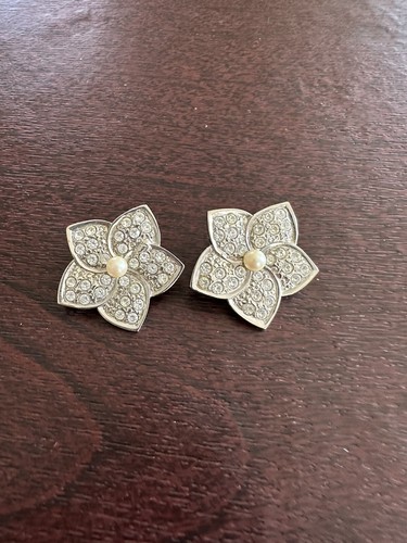 High end clip flower pearl - end,