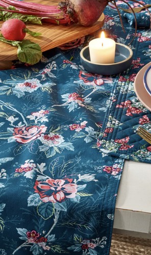 Nwt vera bradley table - nwt,