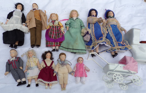 Dolls house family - house, of