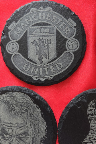 Manchester united crest - united,