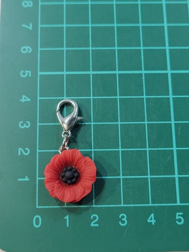 Poppy clip dangle - on,
