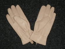 PAIR OF NEW CREAM LADIES LEATHER GLOVES (M)