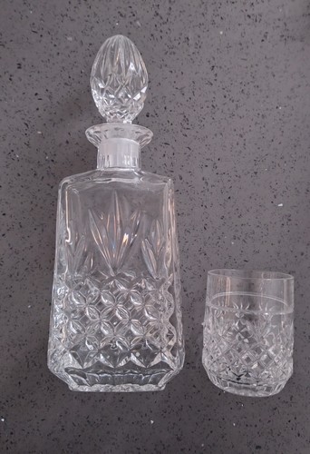 Crystal whisky decanter with - whisky,