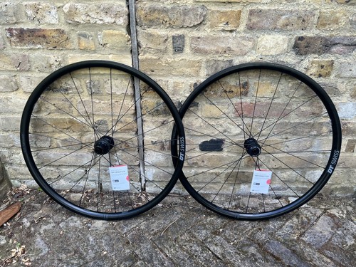 Swiss gravel 700c - ln,