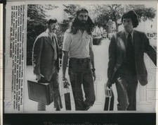 Press Photo Scott Camil & lawyers leaving courthouse in Gainesville, Florida