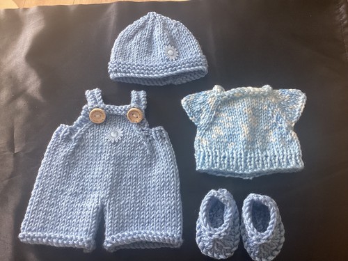 Hand knitted dolls - clothes, to