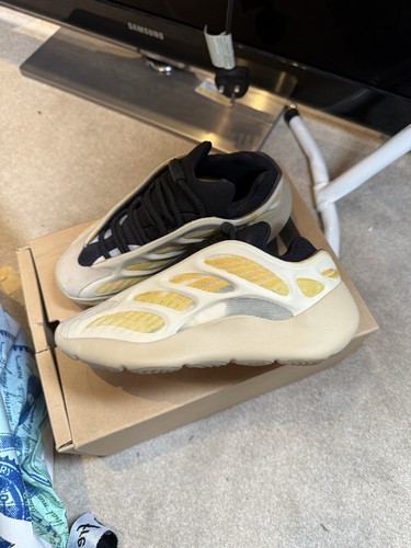 Adidas yeezy 700 - 700, v3