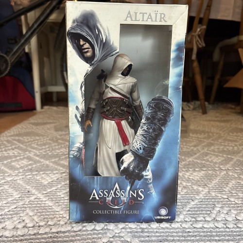 Assassins creed altair statue - assassins,