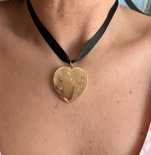 Large 18ct gold heart locket - large,