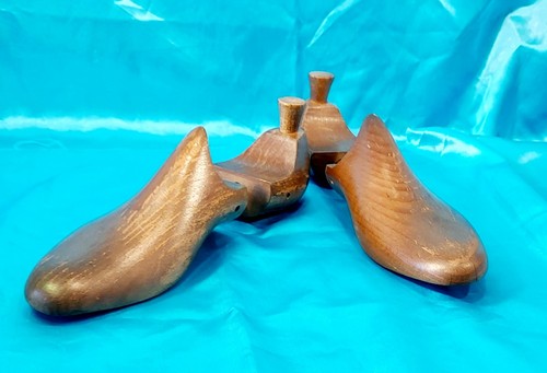 Vintage pair lady wooden - pair,