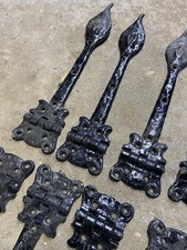 16 Black tee hinges 200mm long and 8 small D shaped black handles