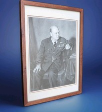 VINTAGE FRAMED PRINT WINSTON CHURCHILL PORTRAIT FREE STANDING GLAZED WOOD FRAME