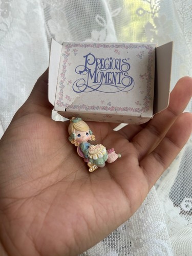 Precious moments pin - moments, mother
