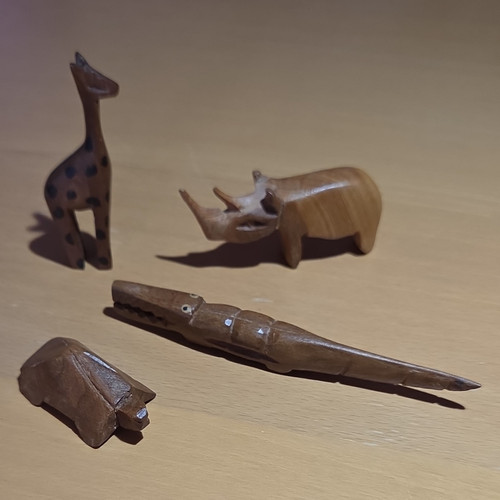 Set carved wooden animal - of,