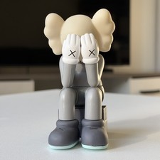 Kaws art toy figure grey - toy,