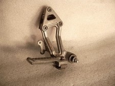KAWASAKI GPX750R RIGHT HAND SIDE PILLION FOOTPEG EXHAUST BRACKET 1987-1989 REAR