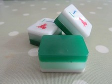 VINTAGE MAH JONG SET COMPLETE WITH 148 THREE TONE RESIN TILES MAH JONGG