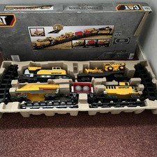 CATERPILLAR CAT CONSTRUCTION EXPRESS MOTORISED TRAIN SET TRACK & CARRIAGES
