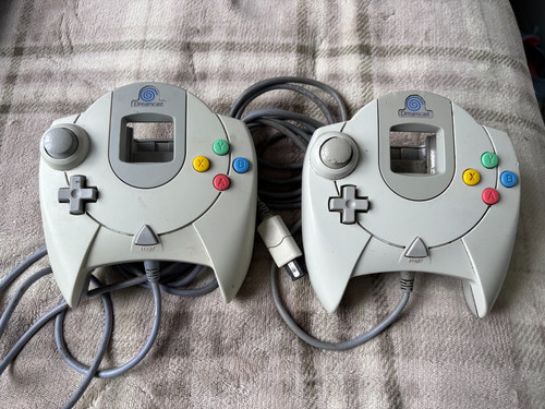 Sega dreamcast controllers - 2,