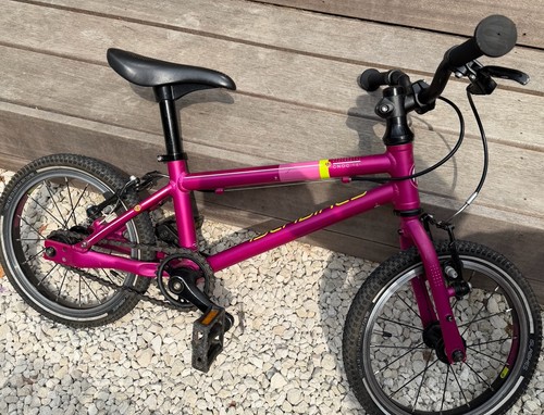 Islabikes cnoc 14l - pink, bike
