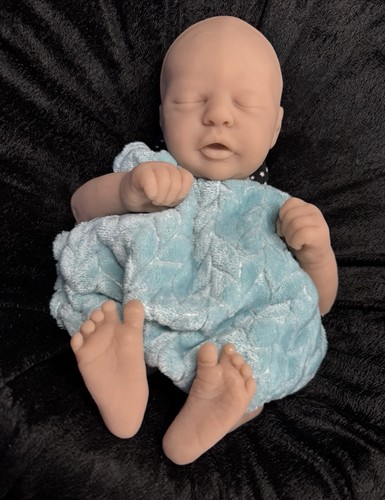 Blank silicone doll - 1/4,