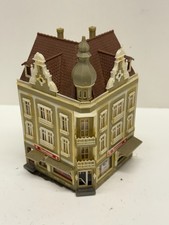 N Gauge Kit Built Four Storey Terraced Bar/Restaurant Corner Building