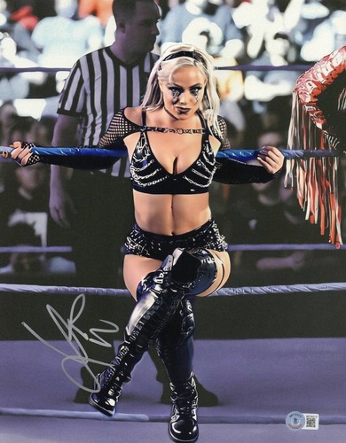 Liv morgan signed autograph - liv,