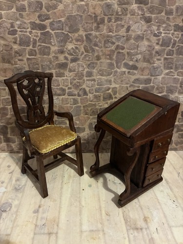 Dolls house scale - dolls,