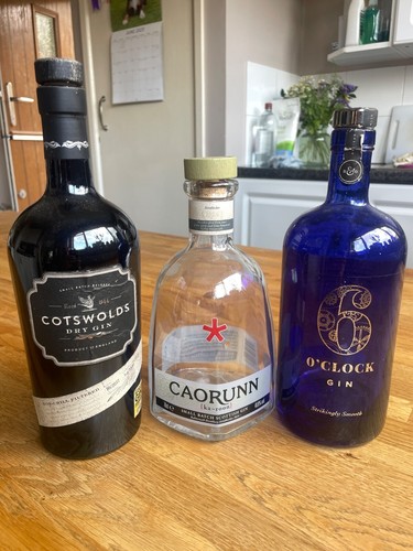 Gin bottles empty up - , 3