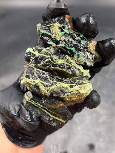 Black pearl variscite rough - black,