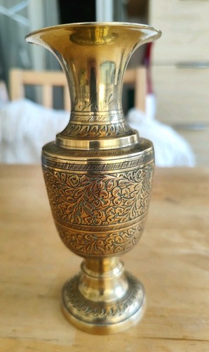 Brass vase approx - approx, 17cm