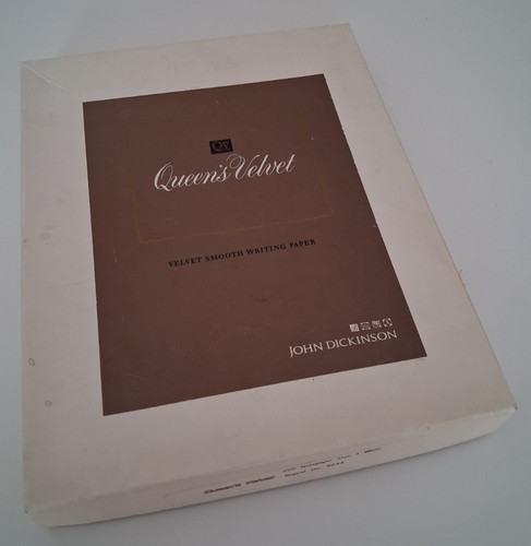 Queen velvet vintage - velvet, writing