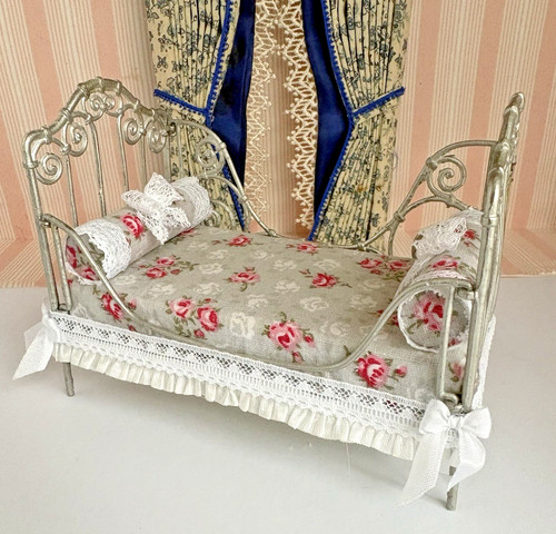 Dollshouse day bed chaise - day,