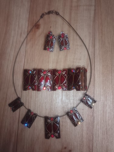 Wallis red stone necklace - red,