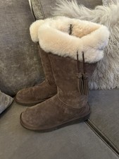 Size 6.5  UGG Plumdale 1894