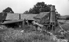 PHOTO  1983 WETHERIGGS POTTERY CRAFT POTTERY IN THE EARLY DAYS OF PRESERVATION -