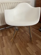 Eames Style White plastic
