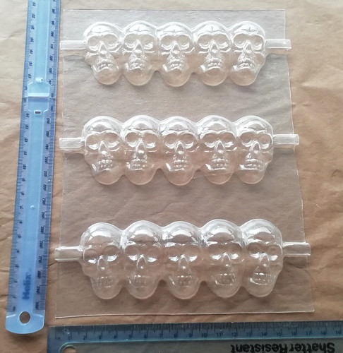 Skulls skewer 2d - skulls, on