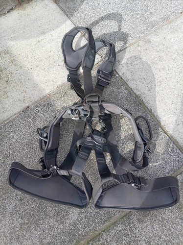 Singing rock climbing harness - singing,
