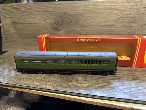 Hornby r441 composite - sr, coach