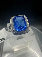 Ladies Sapphire ring emerald