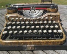 Underwood Portable Typewriter 4 Bank, 1927, Spanish, Green wood, Arturo W. Boote