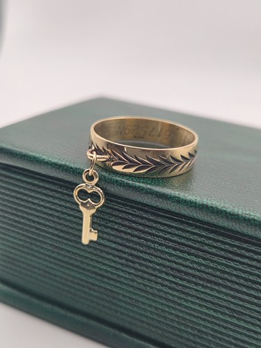 Beautiful 9ct gold - beautiful, key